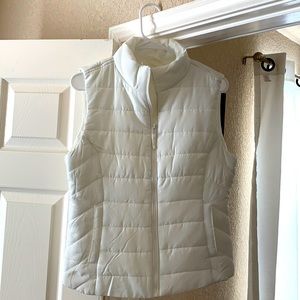 Aeropostale M Bright White Puffer Vest NWOT